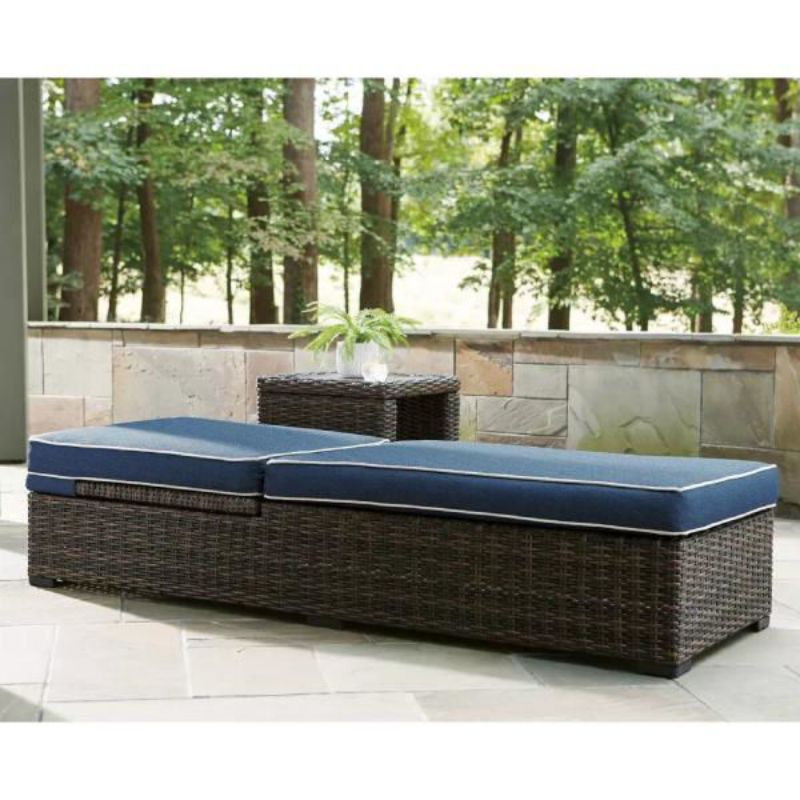 Picture of GRAYSON CHAISE LOUNGE W/ CUSHION - P783